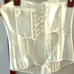 White corset heart in back small